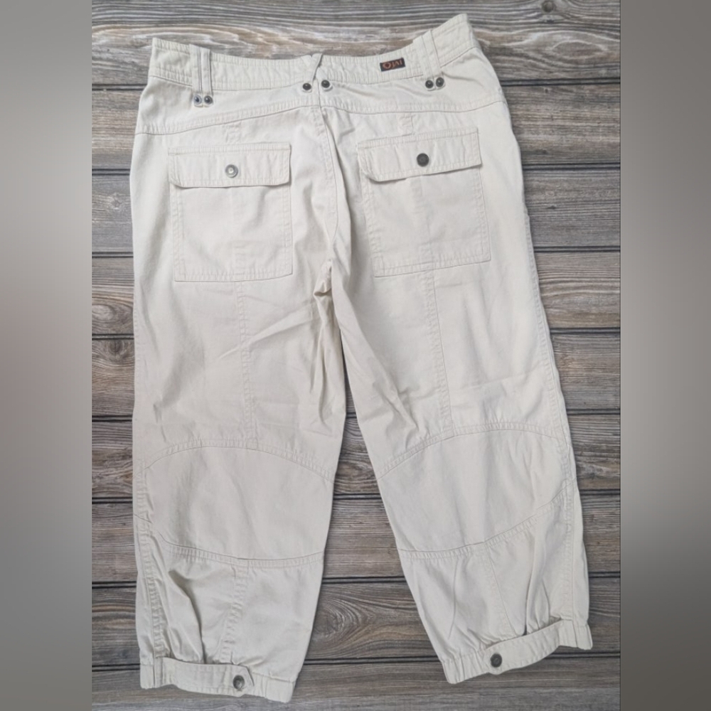 Ojai Size 4 Cream Off White Vintage Capris With Unique Knees And Elastic Hems